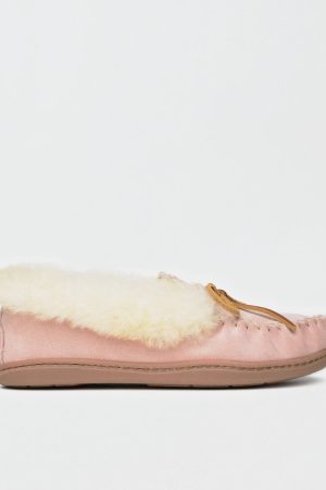 Minnetonka Women's Alpine Sheepskin Moccasin