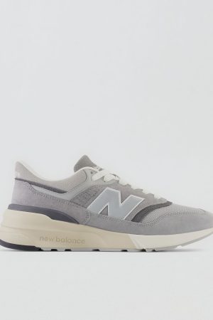 New Balance Men's 997R Sneaker