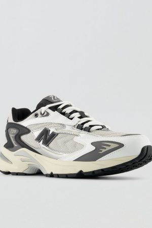 New Balance Men's 725 Sneaker