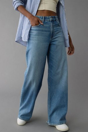 AE Strigid Super High-Waisted Ultra Wide-Leg Jean