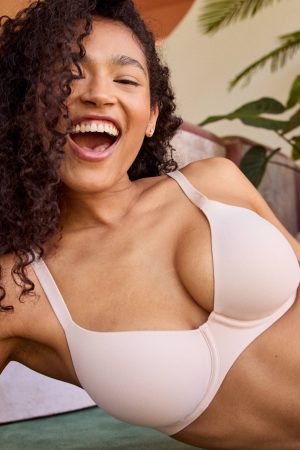 SMOOTHEZ Full Coverage Lightly Lined Bra