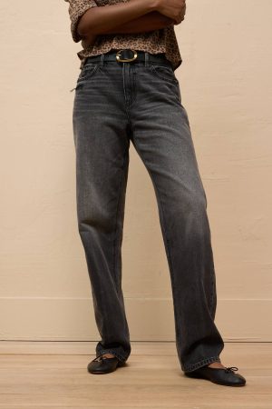 AE Strigid Low-Rise Ex-Boyfriend Jean