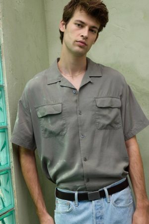 AE77 Premium Relaxed Short-Sleeve Button-Up Shirt